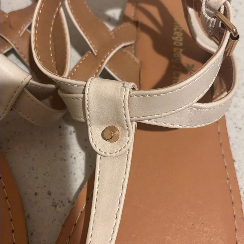 Montego Bay Club Cream T Strap Flat Sandals Gold Rivet Accent Youth Kids Size 6